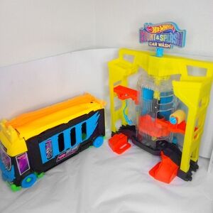 Hot wheels Stunt & Splash Car Wash, Tony Hawk Grand Tour Bus Adventure Set